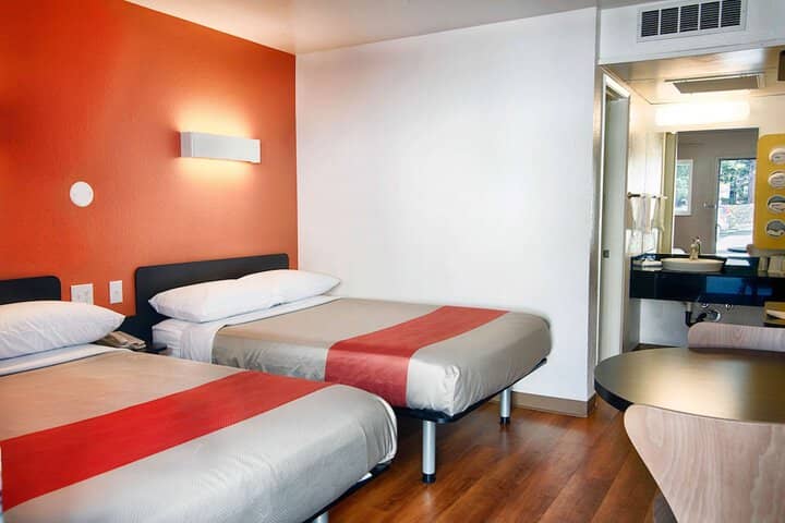 Room 10 of 27