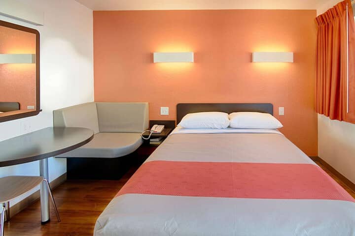 Room 7 of 27