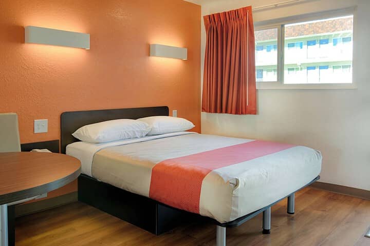 Room 6 of 27