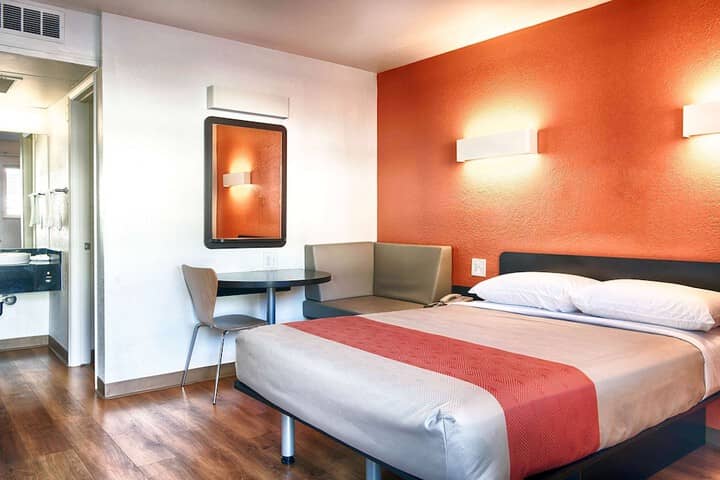 Room 5 of 27