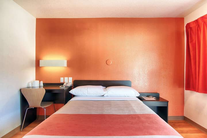 Room 9 of 27